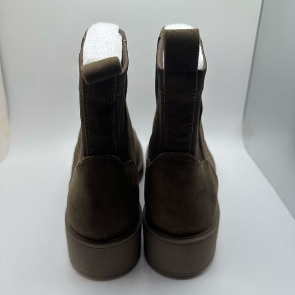 CUSHIONAIRE Hackett Front Zip Stretch Boot 7 OLIVE NEW - Picture 4 of 7